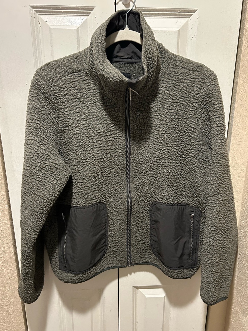 Vuori Alpine Sherpa Fleece Jacket in Oregano green , size M